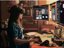  ?? Reuters ?? A woman works on virtual screens using Meta’s Quest Pro device. |