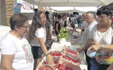  ?? EL PERIÓDICO ?? Ambiente de la Feria de la Cereza de Bolea en la edición del pasado año, que atrajo a más de 7.000 personas.