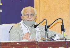  ?? HT PHOTO ?? Haryana chief minister Manohar Lal Khattar addressing a press conference in Chandigarh on Sunday.