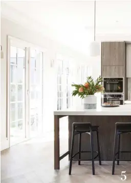  ??  ?? FAMILY COMES FIRST
In a large home such as this, the kitchen had to be conducive to cooking for a crowd. “The appliances are generous, and with the oven wall-stack [above right] and 900mm-wide Bertazzoni cooker you can have different meals on the go...