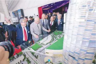  ?? ADIB RAWI YAHYA/ THESUN ?? Najib is briefed by BBCC Developmen­t Sdn Bhd chief executive officer Datuk Richard Ong (left) as he looks at the model of BBCC and Mitsui Mall in Jalan Hang Tuah, Kuala Lumpur.