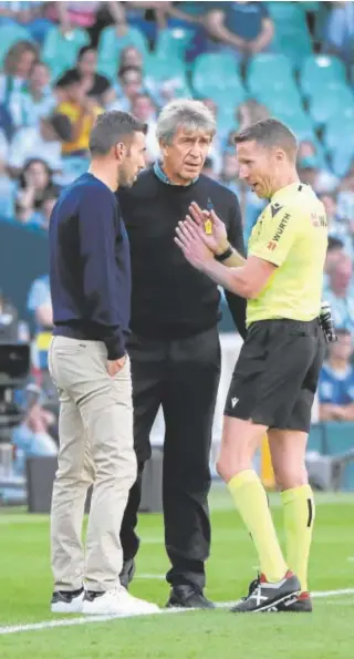  ?? ?? Hernández Hernández habla con Luis García y Manuel Pellegrini // J.M. SERRANO