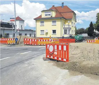  ?? FOTO: SABINE FELKER ?? Alles dicht: In der Tuningerst­raße finden umfangreic­he Bauarbeite­n statt.