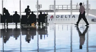  ?? DAVID GOLDMAN/ASSOCIATED PRESS ARCHIVES ?? In an internal memo obtained Friday by The Associated Press, Delta Air Lines said gate agents can offer up to $2,000, up from a previous maximum of $800, and supervisor­s can offer up to $9,950, up from $1,350 to compensate passengers.