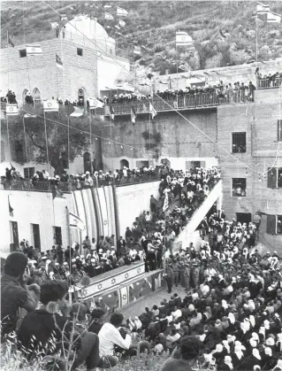  ?? (Newphot Ltd.) ?? THE DRUZE through the years: Celebratin­g Nabi Shu’ayb, a Druze religious prophet traditiona­lly identified with the biblical Jethro, at Jethro’s Tomb in Hittin near Tiberias.