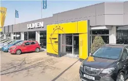  ??  ?? Das Autohaus Ulmen lädt zum großen Premierenf­est
ein.