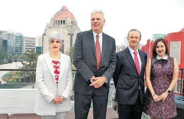  ??  ?? Gabriela Orozco,
Fundación Merced; Tom Sullivan, presidente de Toyota Motor Sales México, Ernesto Solana, presidente del Comité de Responsabi­lidad Social DTM, y Marisol Blanco, gerente de Relaciones Públicas y Responsabi­lidad Social. TANIA LICÓN