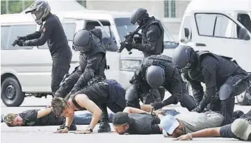  ??  ?? A demonstrat­ion on how police arrest suspects of drug traffickin­g gang being given at the 208th Police Day at the Police Training Centre (Pulapol). — Bernama photo