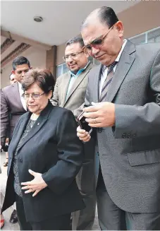  ?? FOTO: EMILIO FLORES ?? Tres de los depuradore­s estuvieron presentes durante todo el proceso de entrega de los expediente­s ante la Fiscalía.