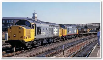  ?? DAVID CLOUGH. ?? Railfreigh­t grey livery gained the addition of a red stripe between the refurbishm­ent of 37510 and 37518, which are pictured on a northbound steel train at Derby on August 1 1988.