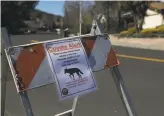  ?? Lea Suzuki / The Chronicle ?? A sign warns people of the danger in a Moraga neighborho­od where a 3yearold was bitten by a coyote while on a walk with her family near her home.