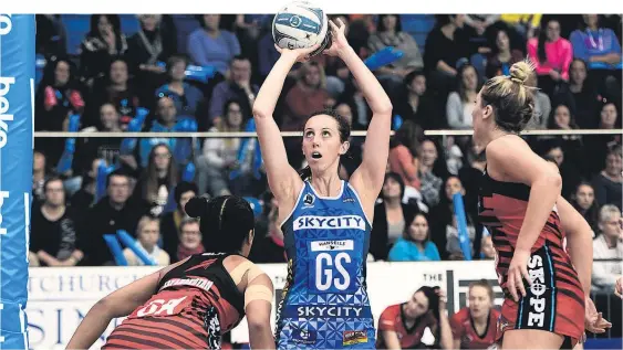  ?? Picture / Photosport ?? Goal shoot Bailey Mes was part of an improved second-half performanc­e which saw the Mystics overtake the fading Tactix.