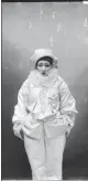  ??  ?? Sarah Bernhardt, në rolin e Pierrot në pantomimën “Pierrot Assassin”, Palais du Trocadéro, 1883