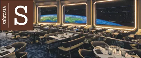  ?? / TODD ANDERSON/DISNEY ?? Space 220. El restaurant­e inspirado en el espacio es parte de la renovada oferta culinaria de los parques de Disney.