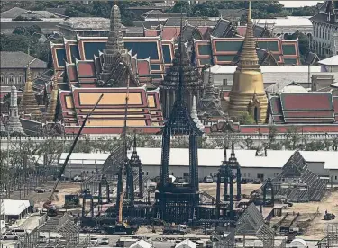  ?? — AFP ?? Grand tribute: The funeral pyre and surroundin­g pavilions are being constructe­d inside Sanam Luang park, in front of the Grand Palace in Bangkok.