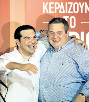  ??  ?? Überrasche­nde Wahlnacht in Athen: Koalitions­partner Tsipras (li.) und Kammenos zeigten sich gemeinsam, manche Zeitungen riefen am Montag die „Ära Tsipras“aus.