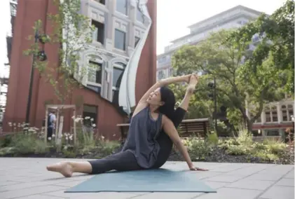  ?? BERNARD WEIL/TORONTO STAR ?? The Sundial, demonstrat­ed by YuMee Chung at Berczy Park, requires a significan­t amount of practice, so remember to be patient.