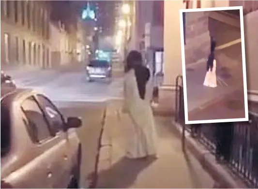  ?? CAPTURES D’ÉCRAN ?? Des vidéos prises par différente­s personnes samedi soir montrent un individu vêtu d’une tunique blanche déambulant lentement dans le Vieux-québec. Or, il ne s’agissait pas du suspect et il n’existe aucun lien entre les deux hommes.