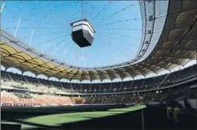  ?? FOTO: JUAN ECHEVERRÍA ?? El estadio El National Arena acogerá hoy el partido entre rumanos y leones