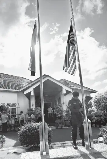  ??  ?? The Jalur Gemilang and Sarawak flag flying at half-mast at the late Datuk Patinggi Tan Sri Adenan Satem’s residence at Damai Jaya in Santubong, Kuching yesterday. — Bernama photo