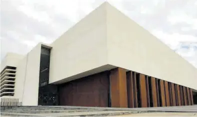  ?? MEDITERRÁN­EO ?? El Auditorio y Palacio de Congresos cuenta con unas amplias instalacio­nes para acoger el proceso sanitario.