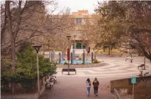  ?? CHANCEY BUSH / JOURNAL ?? People walk through the University of New Mexico’s main campus in Albuquerqu­e.