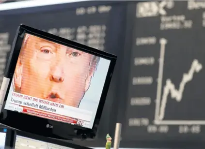  ?? REUTERS ?? Trumpov potez odmah je izazvao reakcije na Wall Streetu i na europskim burzama