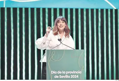  ?? M. G. ?? La actriz Belén Cuesta durante el discurso de agradecimi­ento en nombre de sus compañeros.