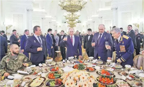  ??  ?? ► Vladimir Putin durante una recepción ayer en el Kremlin.