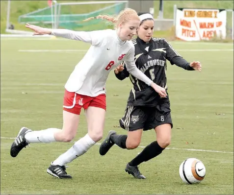  ?? — Photo by Keith Gosse/The Telegram ?? Maria Oliver (left) of the MUN Sea-Hawks player Maria Oliver(left) and the Dalhousie Tigers’ Victoria Parkinson chase the ball during AUS women’s soccer action at King George V field Saturday.