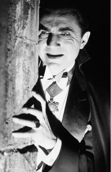  ??  ?? ‘CHILDREN OF THE NIGHT, WHAT MUSIC THEY MAKE...’ Bela Lugosi as Dracula in the 1931 film