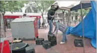  ?? PICTURE: JASON BOUD ?? FEARFUL: Somalian informal traders pack up their stand in St George’s Mall yesterday after hearing that protesters were making their way to the CBD.