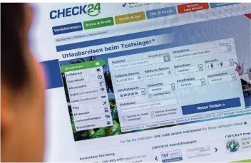  ?? FOTO: CHRISTOPH SCHMIDT/DPA ?? Die Seite Check24 ist eines der größten Vergleichs­portale im Internet.