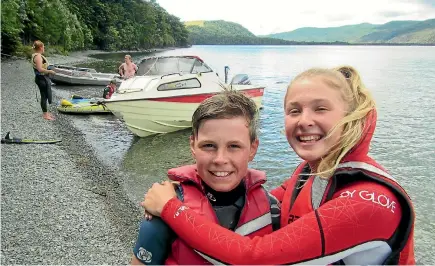  ?? ZANE MIRFIN ?? Ryan Mirfin and his cousin Rosie are all smiles after a session out on Lake Rotoiti.