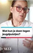  ?? © TIKTOK ?? Dermatoloo­g Annemie Galimont-Collen (links) gaat op Tiktok net als haar collega’s de strijd aan met desinforma­tie.