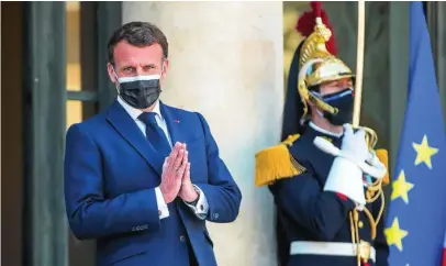  ?? EFE ?? El presidente francés, Emmanuel Macron, en la escalinata del Palacio del Elíseo