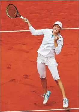  ?? Picture: GETTY IMAGES/CLIVE BRUNSKILL ?? THE BEAST: Iga Swiatek returns during her match against Nadia Podoroska of Argentina at Roland Garros in Paris.