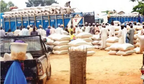  ??  ?? Business men habitually buy off grains at most of the markets.