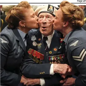  ?? ?? Kiss for a hero: Veteran Alec Penstone, 98, gets double surprise