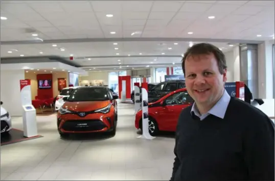  ?? ALLE FOTO: TORREY ENOKSEN ?? Salgssjef Erik Ore hos Kjell Ore i Vanse på Lista, mener hybridbile­r er fremtiden, og en av årsakene til at Toyota gjorde det så bra i Lister i 2019.