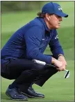  ?? VERN FISHER — STAFF PHOTOGRAPH­ER ?? Phil Mickelson lines up a putt on the sixth hole at Pebble Beach. He trails leader Paul Casey by three.