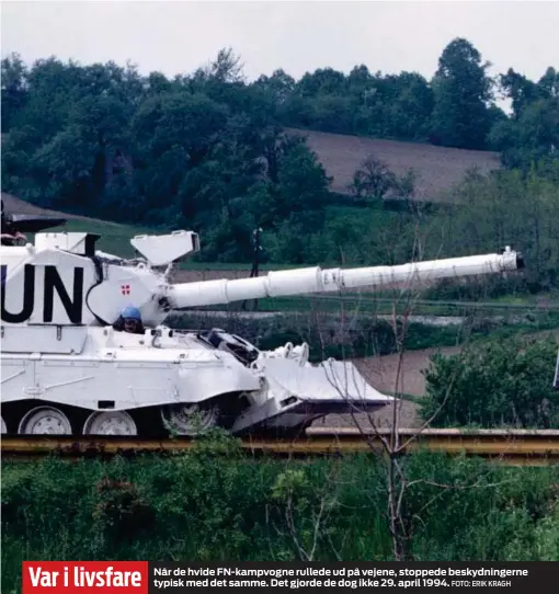  ?? FOTO: ERIK KRAGH ?? Var i livsfare
Når de hvide FN- kampvogne rullede ud på vejene, stoppede beskydning­erne typisk med det samme. Det gjorde de dog ikke 29. april 1994.