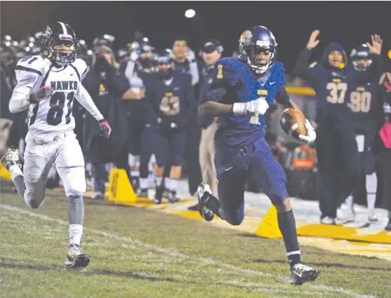  ?? | JON LANGHAM/FOR THE SUN-TIMES ?? Neuqua Valley receiver Isaiah Robertson (scoring a touchdown after a reception against Bartlett) called the recruiting process ‘‘a blessing.’’