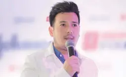  ?? STRIKE A BALANCE Actor John Prats says that gentle parenting is an effective way of disciplini­ng children ??