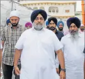  ?? SAMEER SEHGAL /HT ?? SAD president Sukhbir Singh Badal paying obeisance at the Golden Temple in Amritsar on Monday.