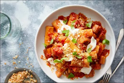  ?? DANE TASHIMA — THE NEW YORK TIMES ?? Eggplant Parmesan Pasta. This dish from Kay Chun captures all that is great about eggplant Parmesan, minus the timeconsum­ing frying, layering and baking.