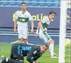  ??  ?? Pere Milla consigue el empate para el Elche.