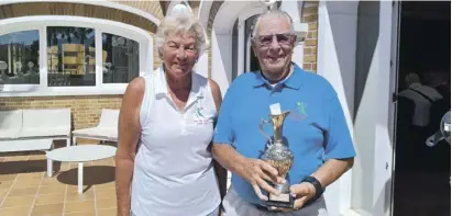  ?? ?? The winner Brenda Young, being presented with the trophy by captain Celia Cronin