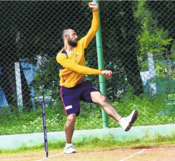  ?? A. SHAIKMOHID­EEN ?? New kid on the block: Tamil Nadu’s Varun Chakravart­hy, snapped up by Kings XI Punjab for Rs. 8.4 crore, is the latest mystery spinner to fetch mega bucks in the IPL auctions.