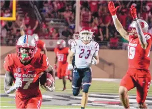  ?? ROBERTO E. ROSALES/JOURNAL ?? UNM receiver Mannie Logan-Greene, left, completes a 58-yard catch-and-run touchdown in the fourth quarter to give his team a two-score lead.